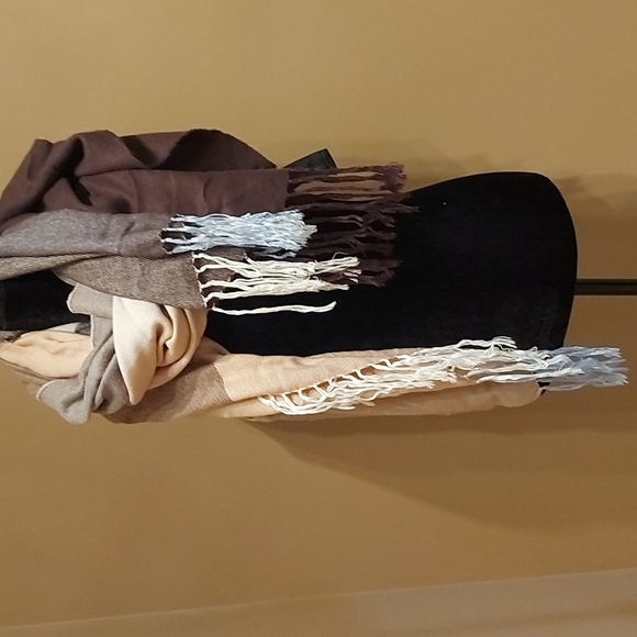 H&M Cozy Scarf - Picture 3 of 8